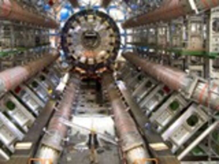 Conoce el acelerador de partículas más grande del mundo en 360 grados