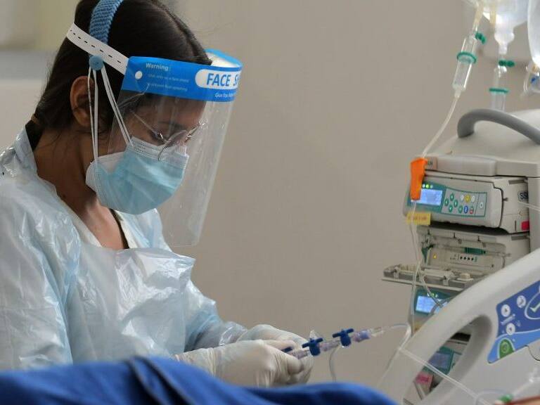23 de Marzo de 2021 / IQUIQUE En las tres Unidades de Cuidados Intensivos (UCI) habilitadas en el Hospital Regional Dr. Ernesto Torres Galdames, se mantienen los pacientes más críticos contagiados por Covid-19.
FOTO: CRISTIAN VIVERO BOORNES/AGENCIAUNO
