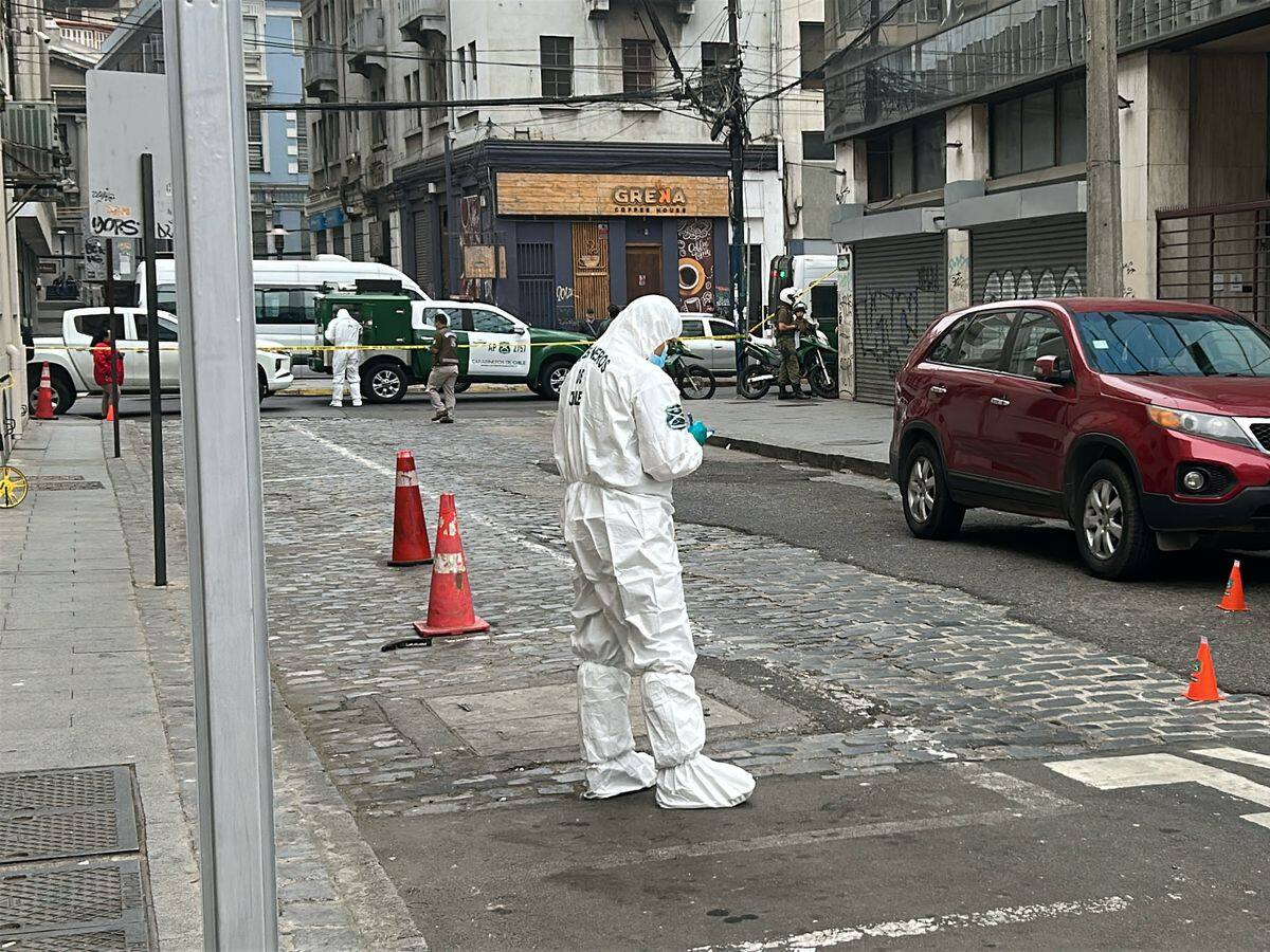 VIDEO muestra momento en que sujetos percutan múltiples disparos en millonario robo a un banco de Valparaíso