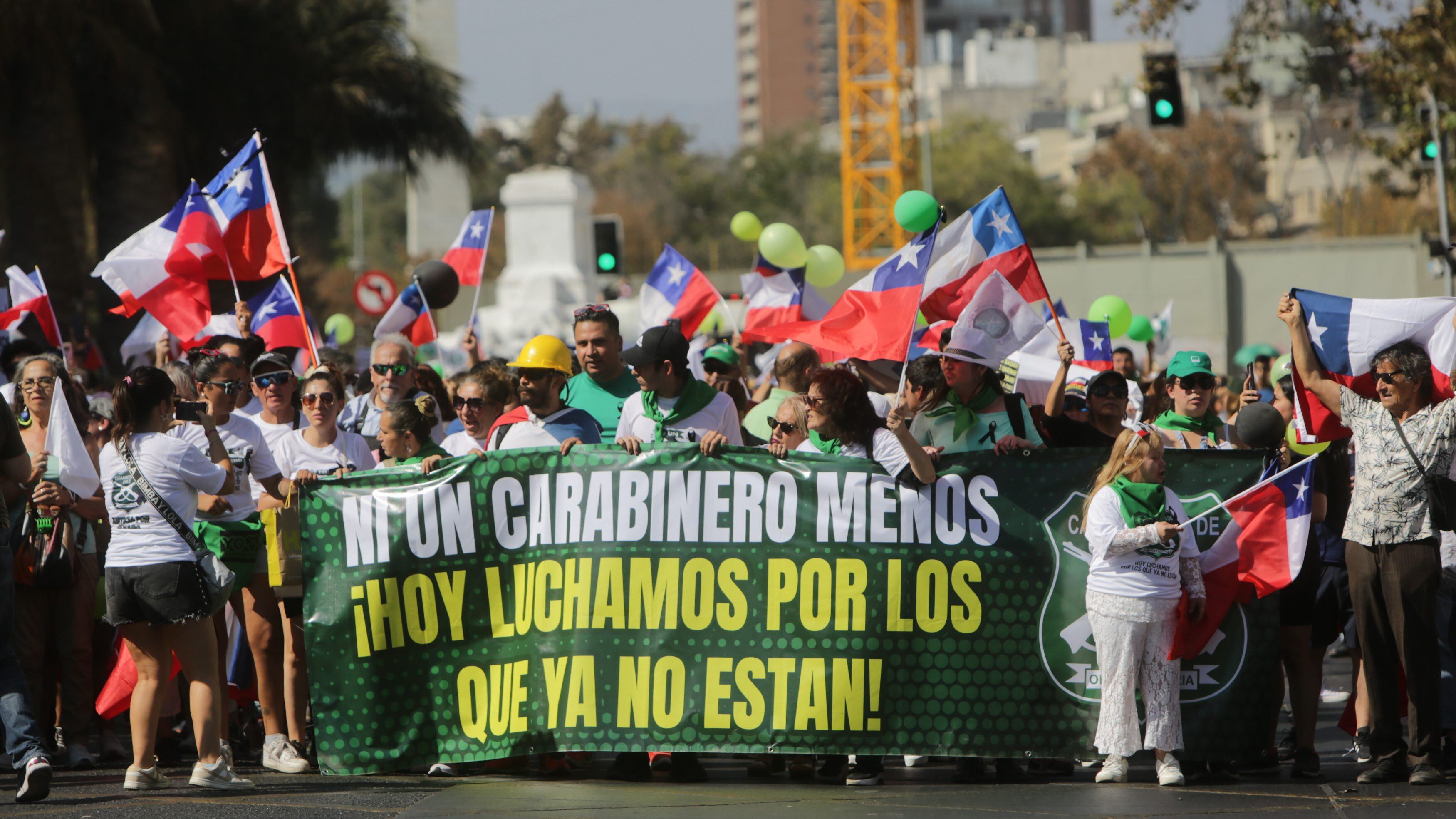 26 DE MARZO 2023/SANTIAGOOrganizaciones sociales convocan una marcha a favor de carabineros debido a la ultima muerte de una carabinera en la Quinta region.
FOTO: LUKAS SOLIS/AGENCIAUNO