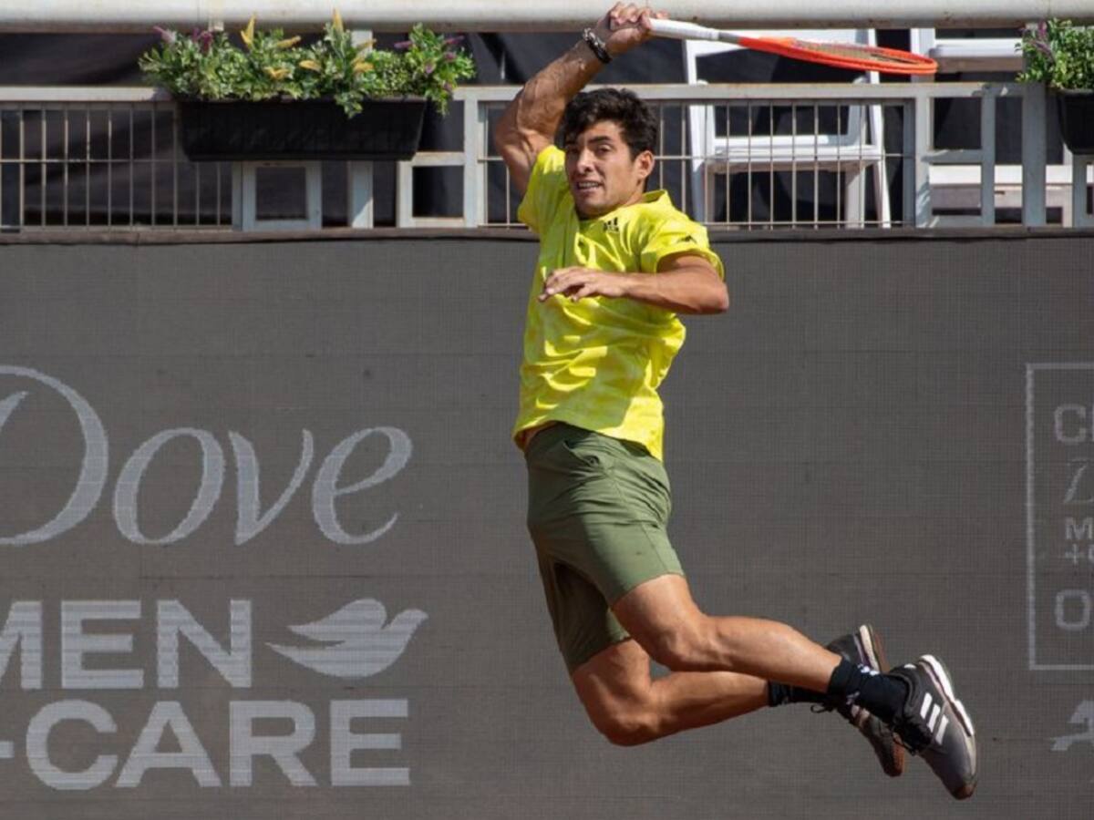 Cristian Garin derrotó de forma sólida a peruano Varillas y se instaló en las semifinales del Chile Dove Man+Care Open
