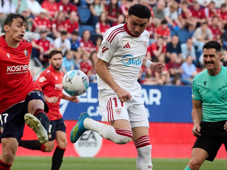 Crisis total en el Sevilla de los chilenos: derrota en los descuentos con el descenso cerca