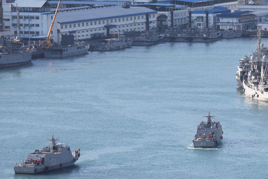 Las fuerzas de Taiwán despliegan navíos de combate con misiles desde el puerto de Keelung, en medio de sus tensiones con China