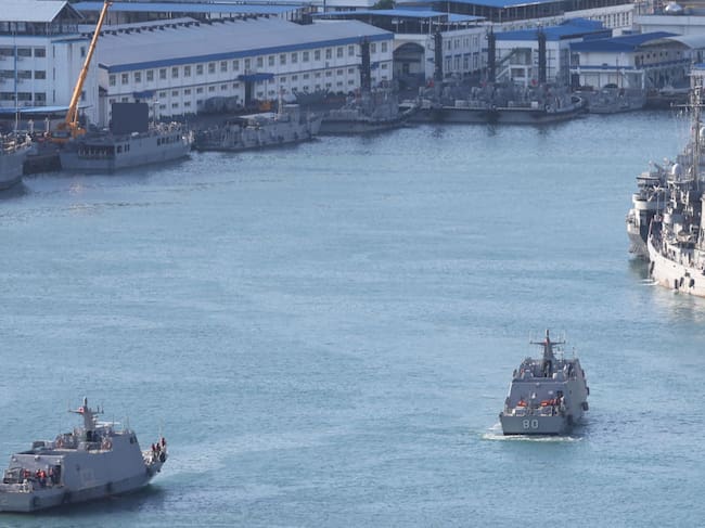 Las fuerzas de Taiwán despliegan navíos de combate con misiles desde el puerto de Keelung, en medio de sus tensiones con China