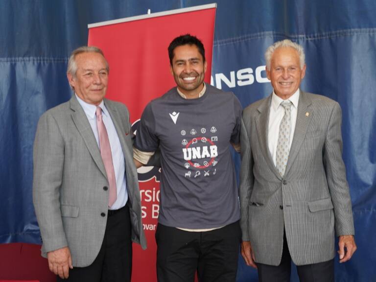 Luis Jiménez firmó convenio con la Universidad Andrés Bello para mejorar el trabajo con los niños de su fundación