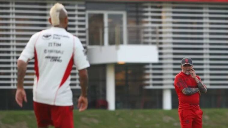 "Ahora sí que sí": Arturo Vidal se reencuentra con Sampaoli en la cancha tras superar su problema de salud