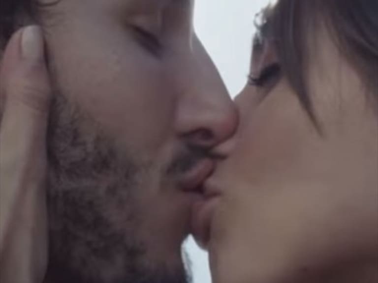 Sebastián Yatra estrenó video clip con Tini Stoessel grabado en Chile