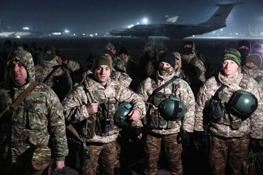 Militares de Rusia terminan su misión en Kazajistán y vuelven a su país
