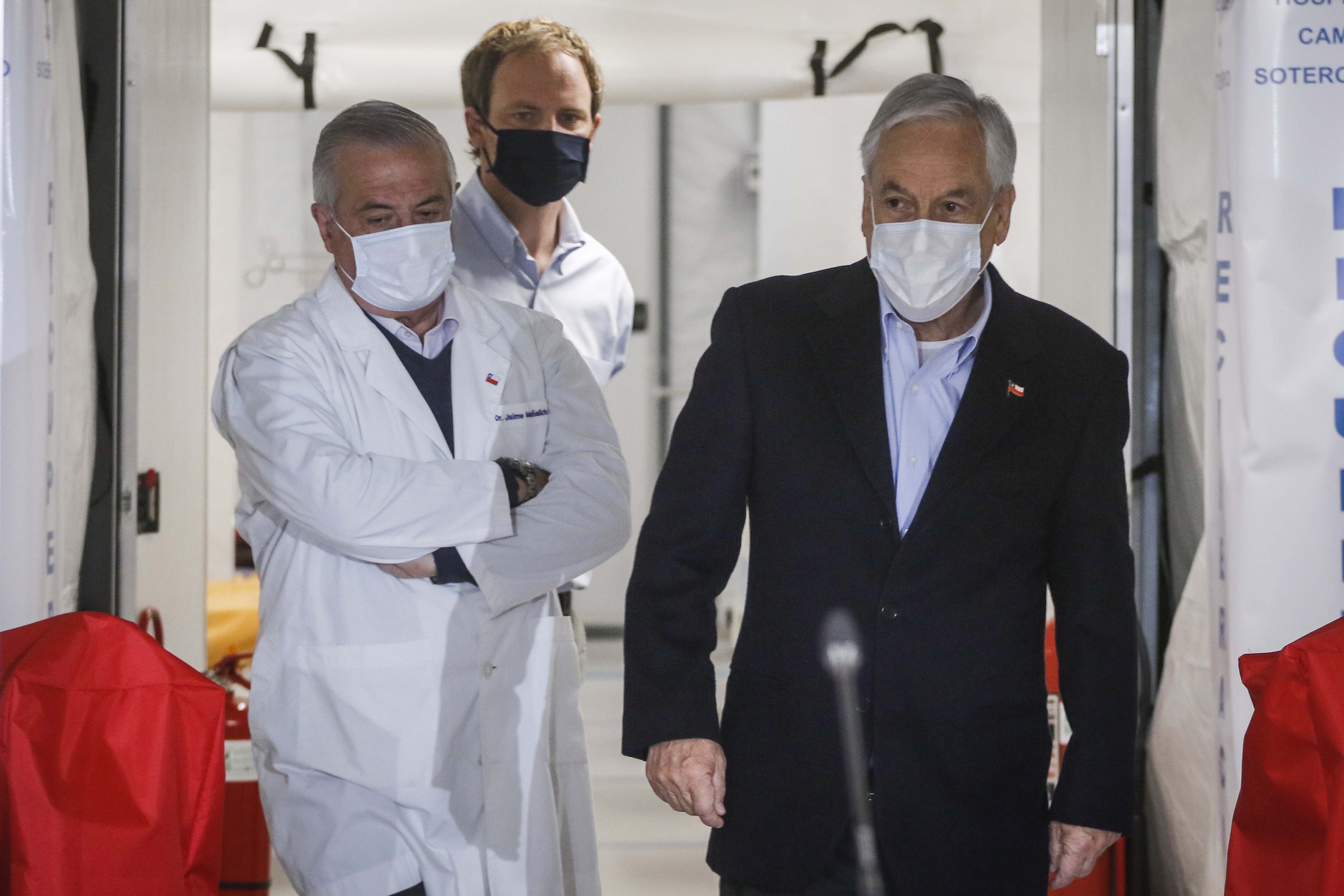 24 de mayo del 2020/SANTIAGO
El Presidente de la República, Sebastián Piñera juntos al Ministro de Salud, Jaime Mañalich, el Subsecretario de Redes Asistenciales, Arturo Zúñiga, visita el nuevo Hospital Modular Sótero del Río, en la comuna de Puente Alto, que agregará 100 nuevas camas a la red de salud nacional en medio de la pandemia del coronavirus.
FOTO: SEBASTIAN BELTRAN GAETE/AGENCIAUNO