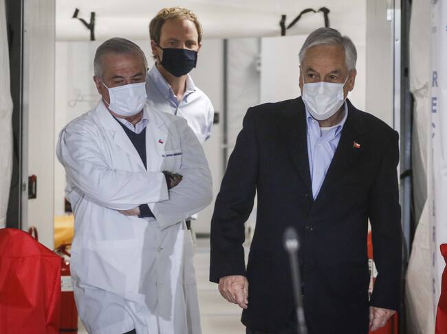 24 de mayo del 2020/SANTIAGO
El Presidente de la República, Sebastián Piñera juntos al Ministro de Salud, Jaime Mañalich, el Subsecretario de Redes Asistenciales, Arturo Zúñiga, visita el nuevo Hospital Modular Sótero del Río, en la comuna de Puente Alto, que agregará 100 nuevas camas a la red de salud nacional en medio de la pandemia del coronavirus.
FOTO: SEBASTIAN BELTRAN GAETE/AGENCIAUNO