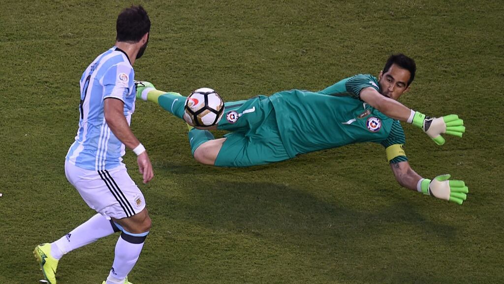 Gonzalo Higuaín: "La chance que más me recrimino es la de la final contra Chile en Estados Unidos"