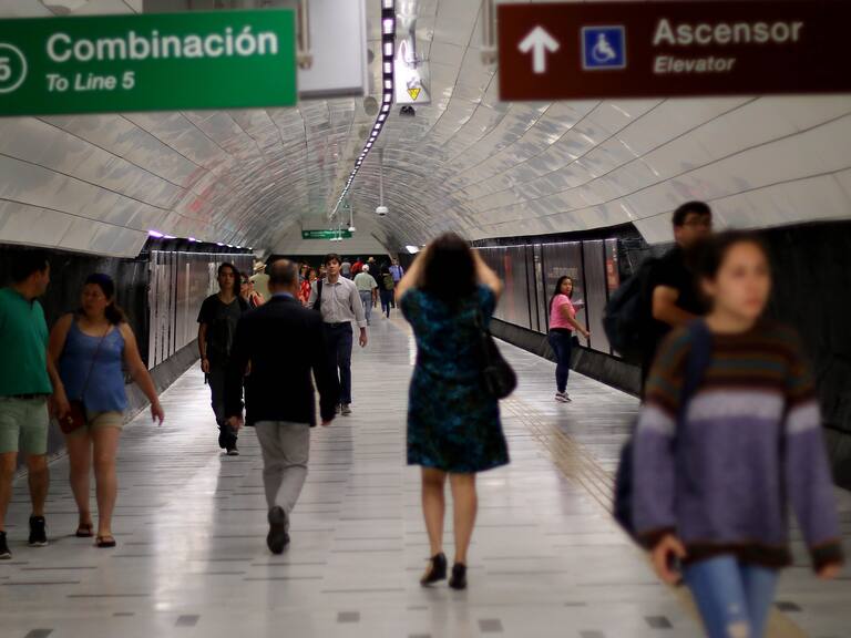 Estudio: brecha salarial entre hombres y mujeres en Chile es de $200 mil