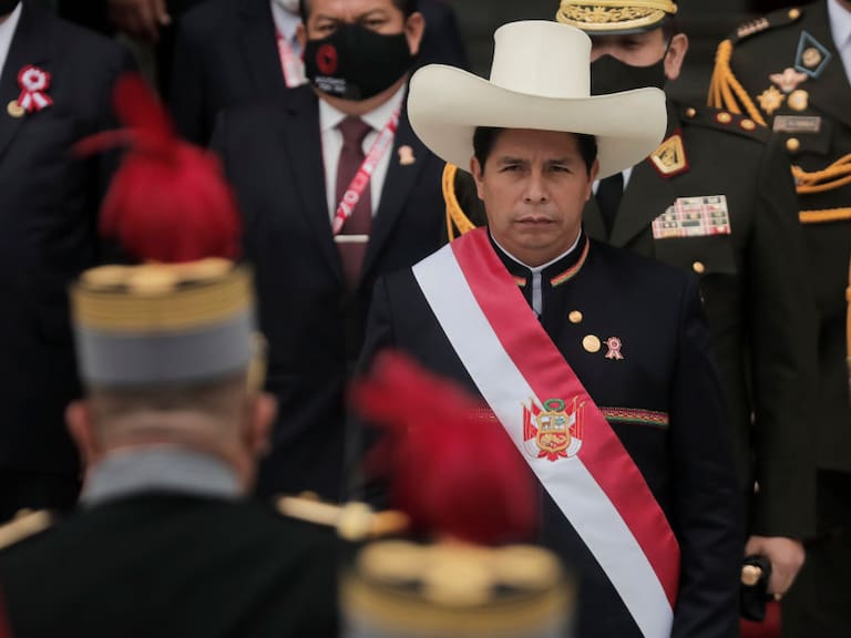 Pedro Castillo con la banda presidencial de la República del Perú