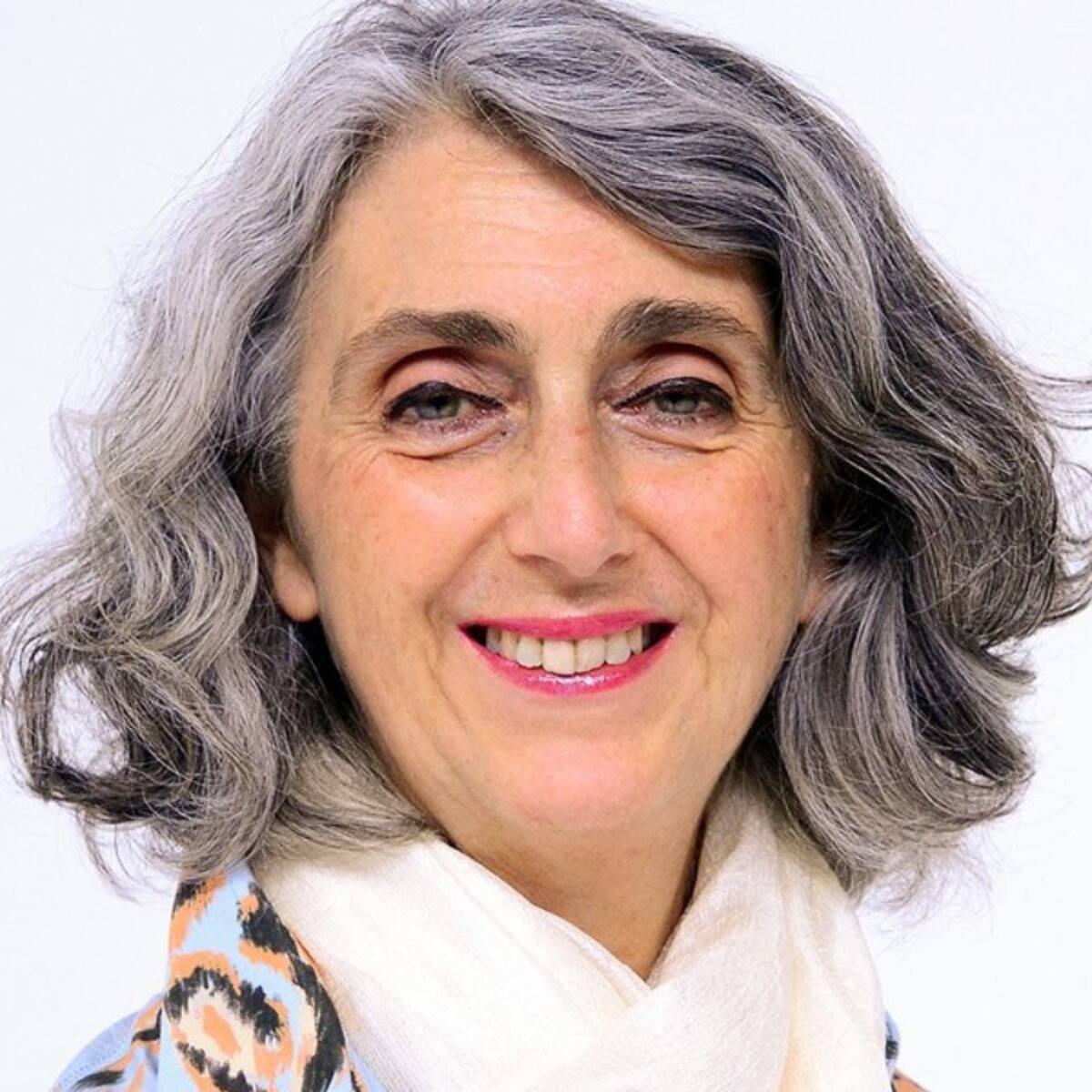 Presidente Kast designa a reconocida periodista Eliana Rozas como nueva presidenta del Consejo Nacional de Televisión