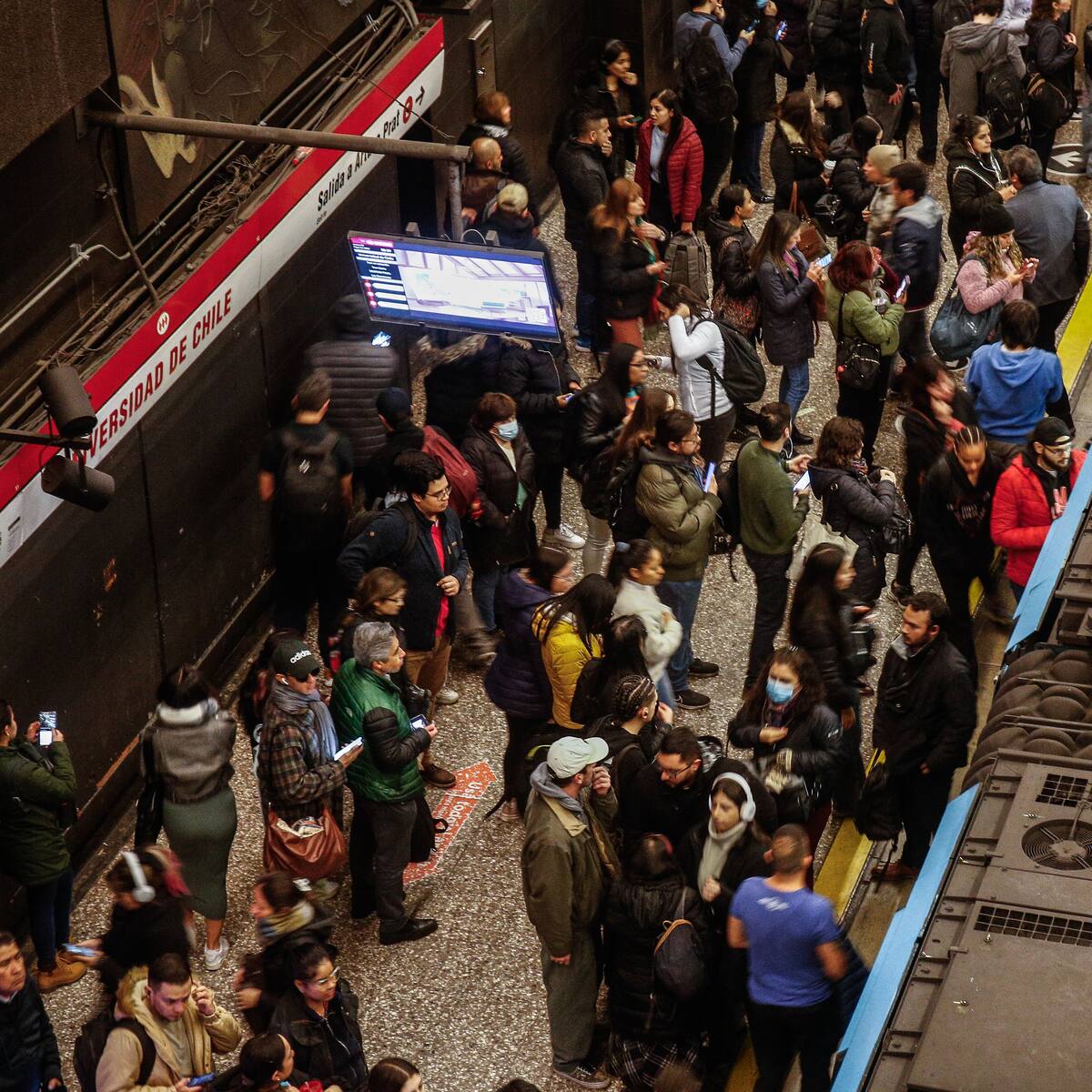 Metro de Santiago sufrió interrupción en Línea 1: las imágenes que dejó la nueva falla en el transporte subterráneo