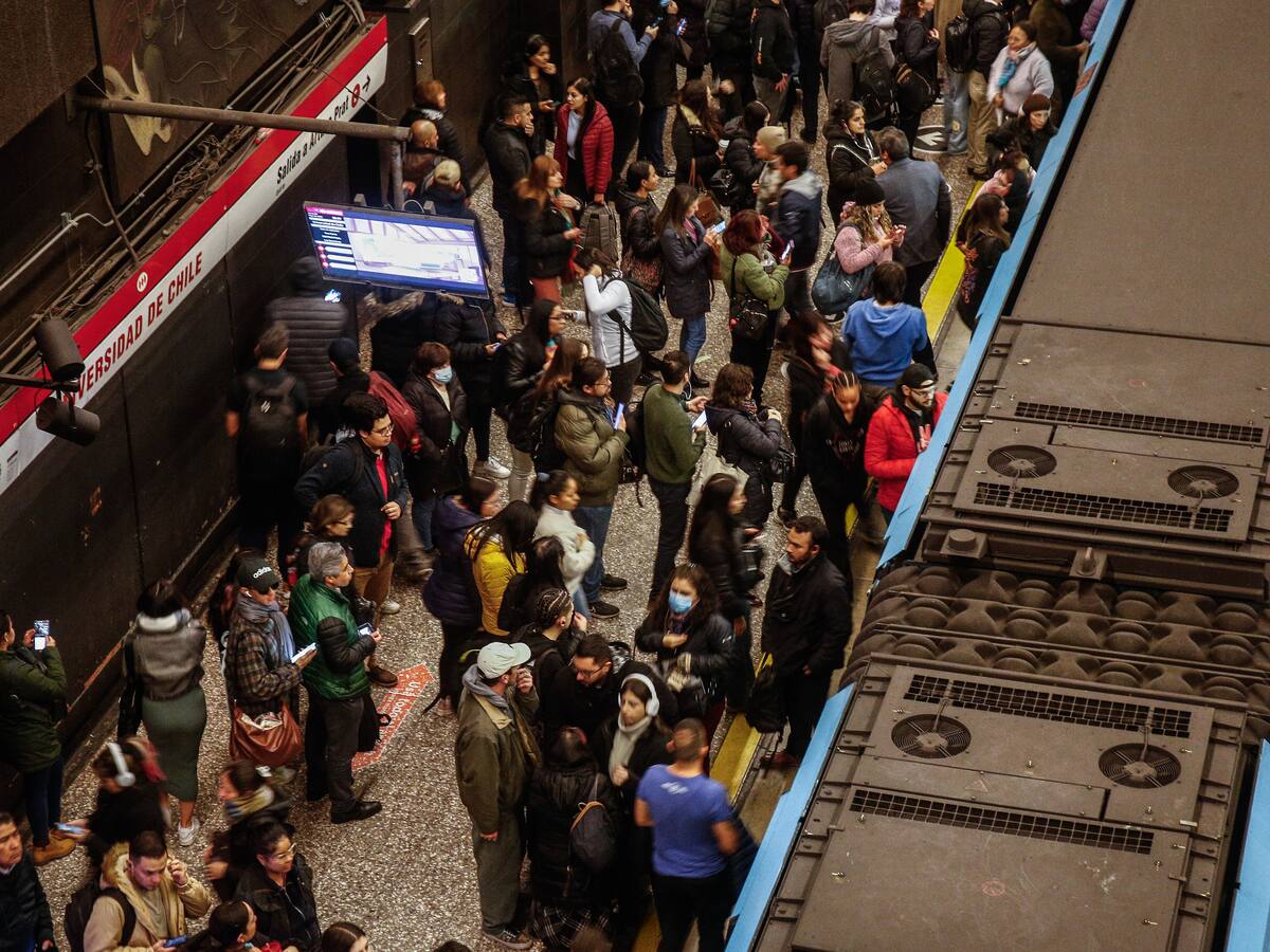 Metro de Santiago actualiza estado de la Línea 1 tras cierre de estaciones: así funciona el servicio