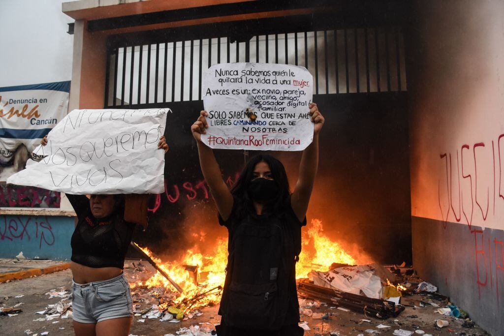 Protesta por el asesinato de una mujer en Cancún