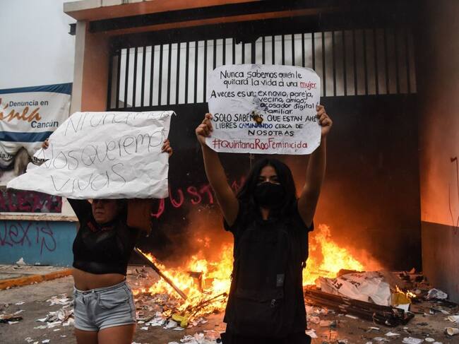 Protesta por el asesinato de una mujer en Cancún