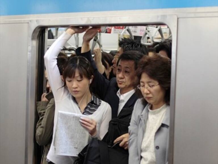 Hombre acusado de manosear a una pasajera en el metro de Japón fue declarado inocente