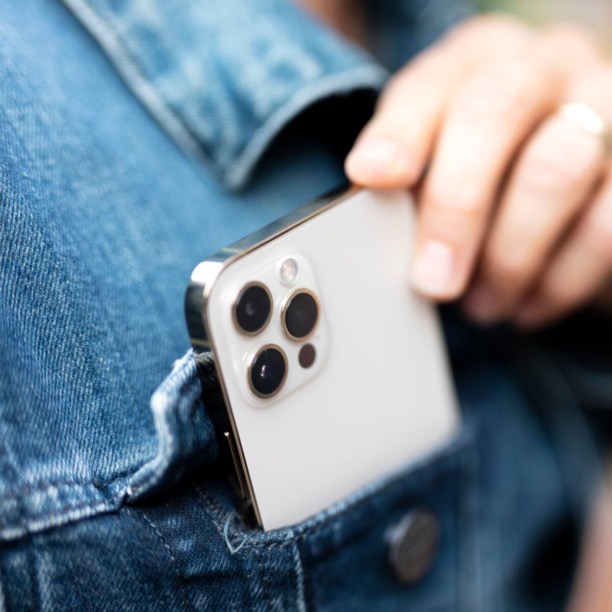 Cómo saber si alguien accedió a la cámara de tu celular: estas señales pueden advertir un posible espionaje