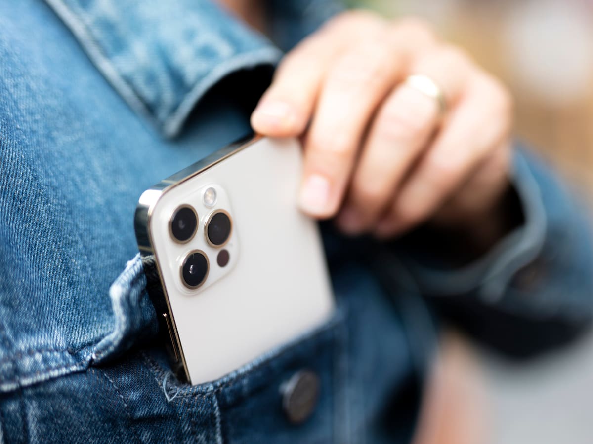 Cómo saber si alguien accedió a la cámara de tu celular: estas señales pueden advertir un posible espionaje