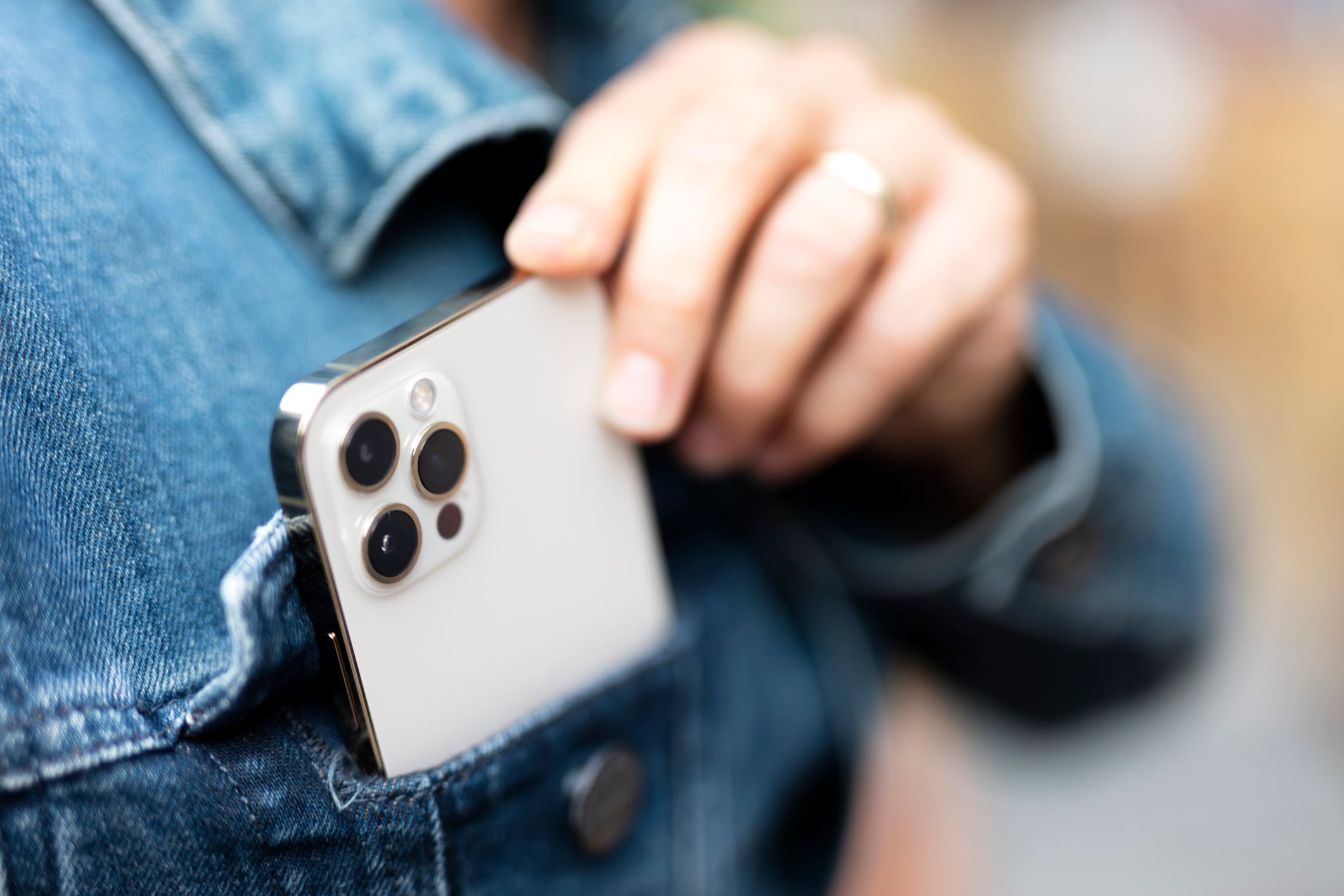 Cómo saber si alguien accedió a la cámara de tu celular: estas señales pueden advertir un posible espionaje
