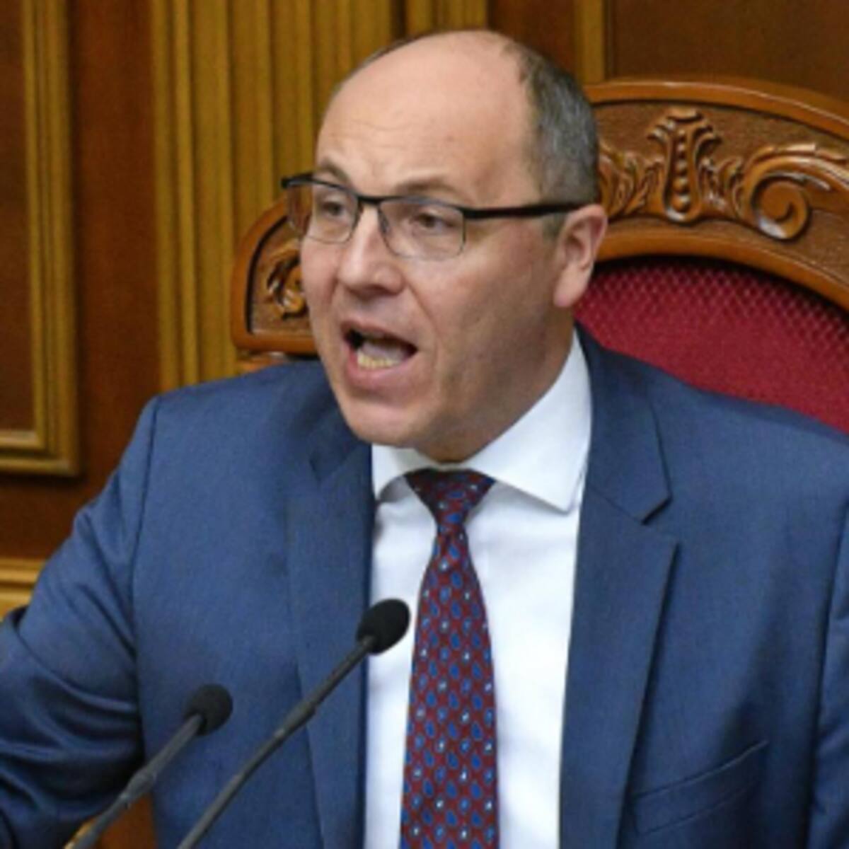 Asesinan a tiros a expresidente del Parlamento ucraniano en Leópolis