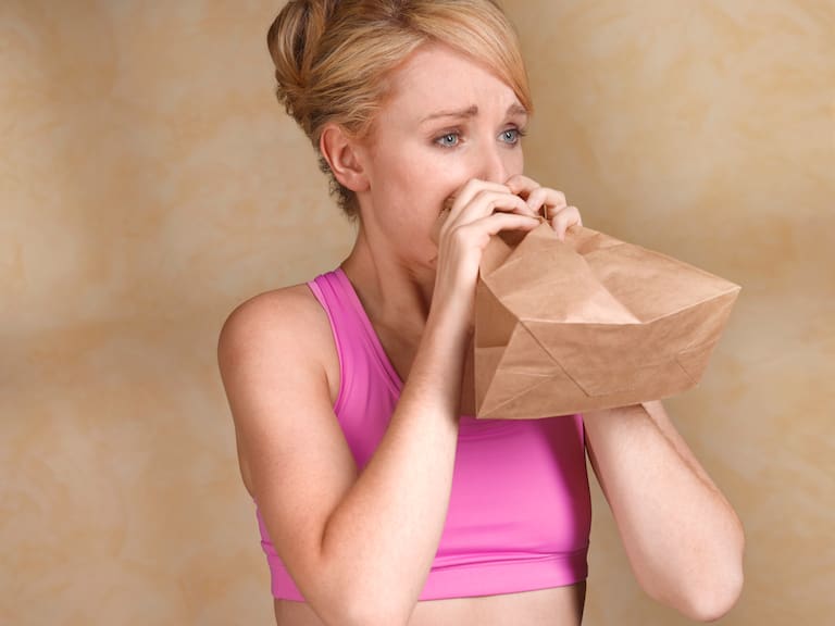 ¿Qué hacer si alguien se desmaya? Expertos explican cómo actuar en los primeros minutos