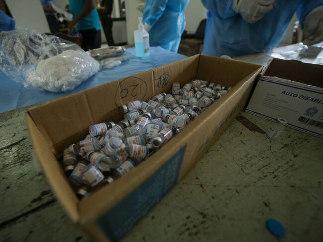 Una caja con dosis del fármaco de Sinopharm contra el Covid-19