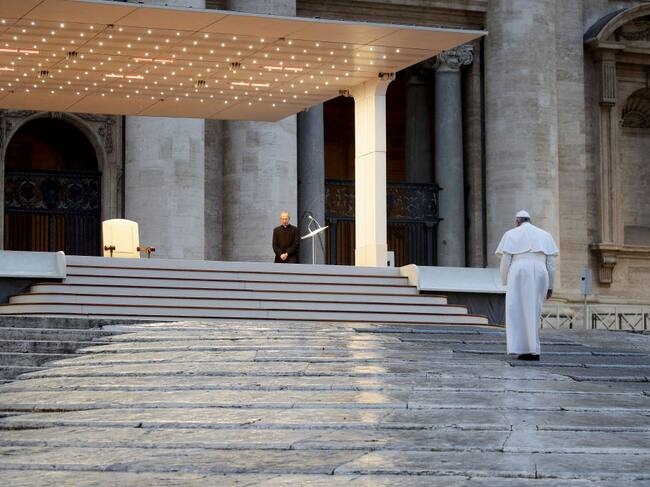 El líder de la Iglesia Católica el papa Francisco dio una homilía en una vacía plaza de San Pedro