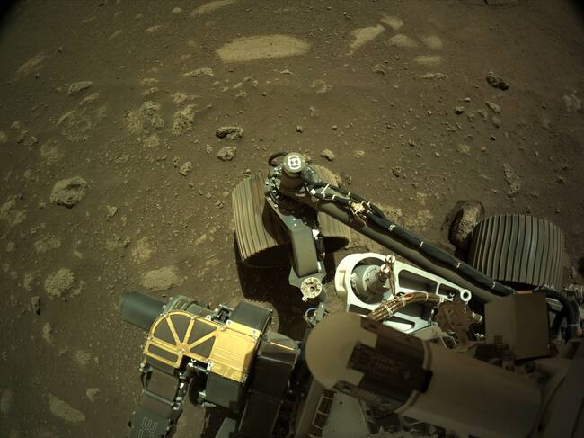 El rover Perseverance toma una imagen de su labor sobre Marte