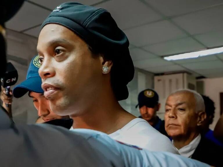 Ronaldinho no podrá seguir recibiendo visitas en la carcel