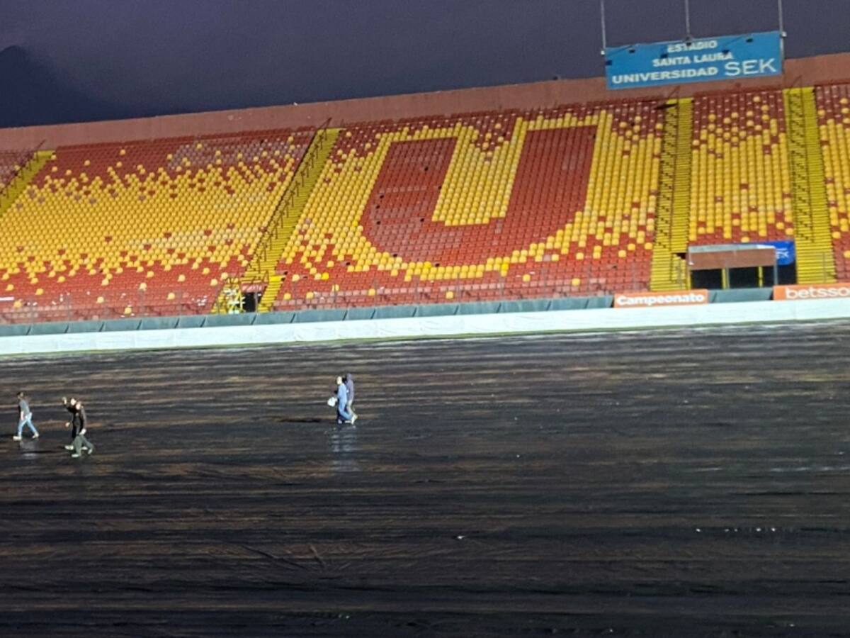 Unión Española resguarda la cancha del Santa Laura ante el pronóstico de lluvias en Santiago