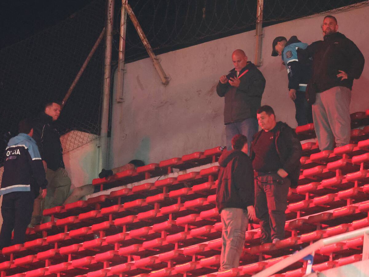 La U actualiza el estado de hinchas heridos tras graves incidentes ante Independiente: uno está en riesgo vital
