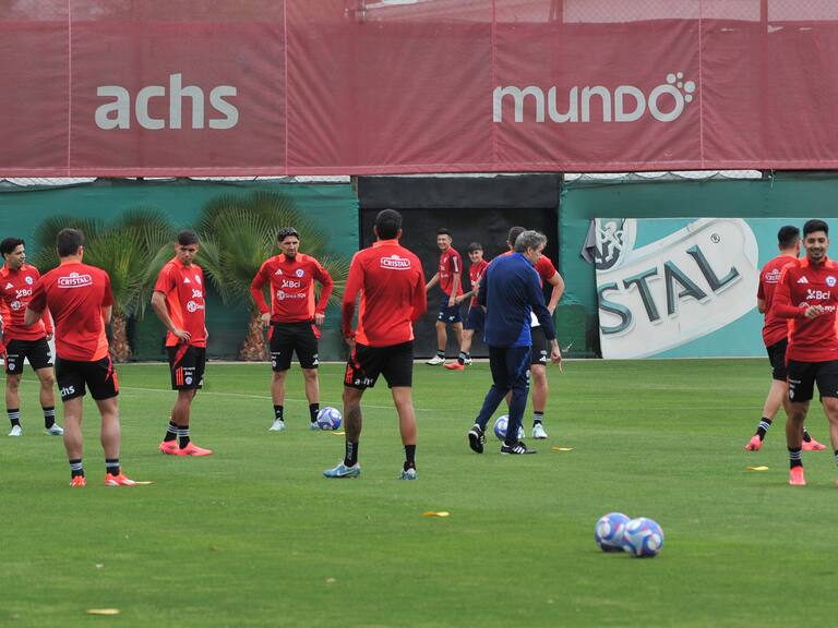 Con nuevas variantes en defensa y ataque: la oncena que trabajó Chile para enfrentar a Brasil