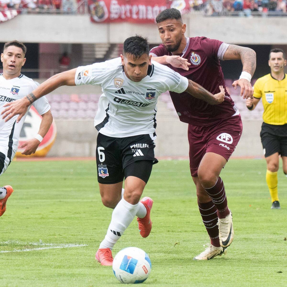 Sebastián Vegas aguarda por su primer clásico en Colo Colo: “Trato de disfrutarlo, no los juegan todos”
