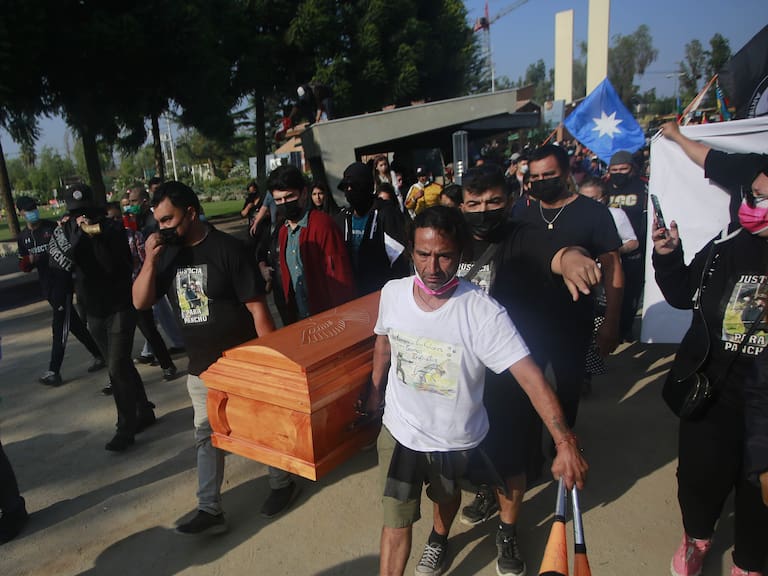 Masivo funeral de malabarista baleado por carabinero