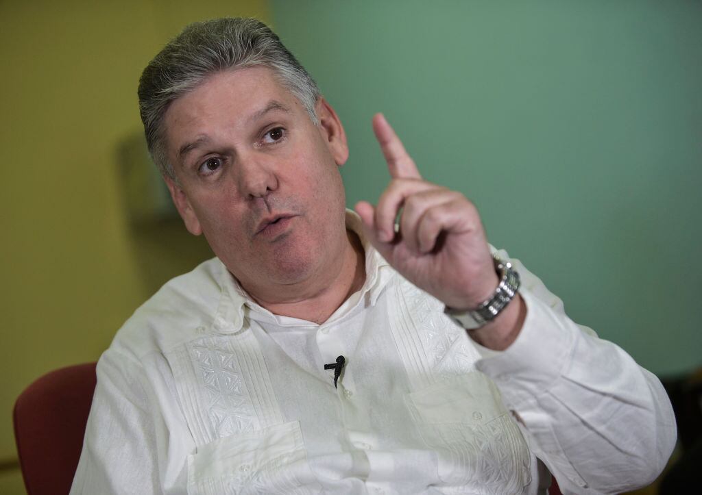 El entonces ministro de economía de Cuba, Alejandro Fernández, en un acto oficial en la ciudad de La Habana.