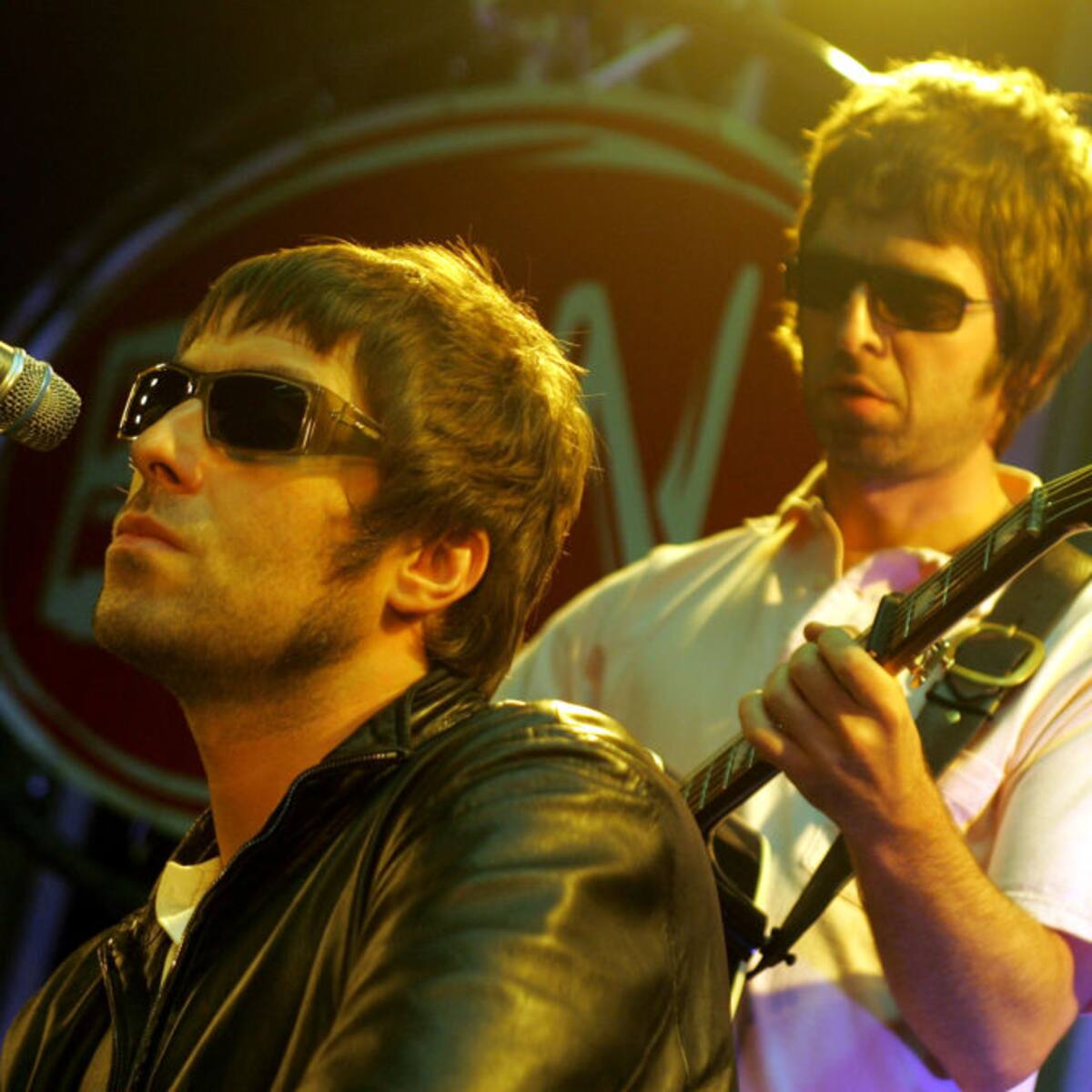 Anuncian extensión horaria de Metro y Red Movilidad para concierto de Oasis en Chile