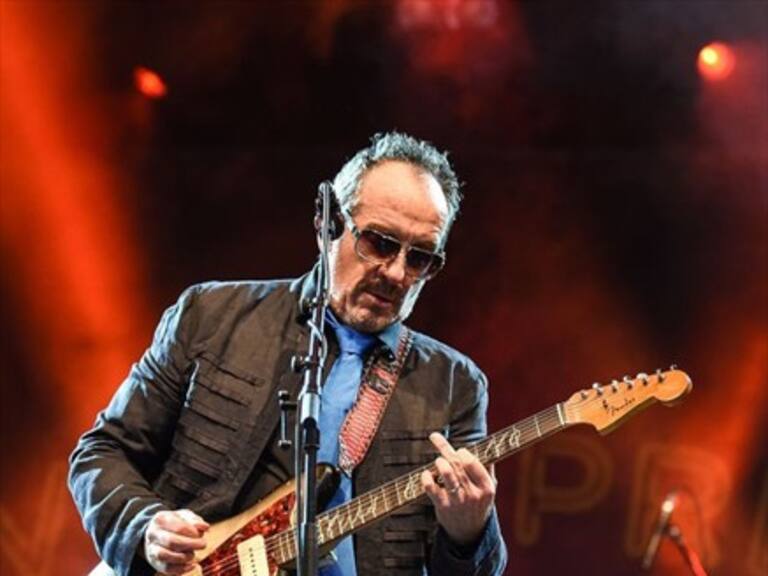 Elvis Costello suspendió gira europea para tratar un «cáncer agresivo»