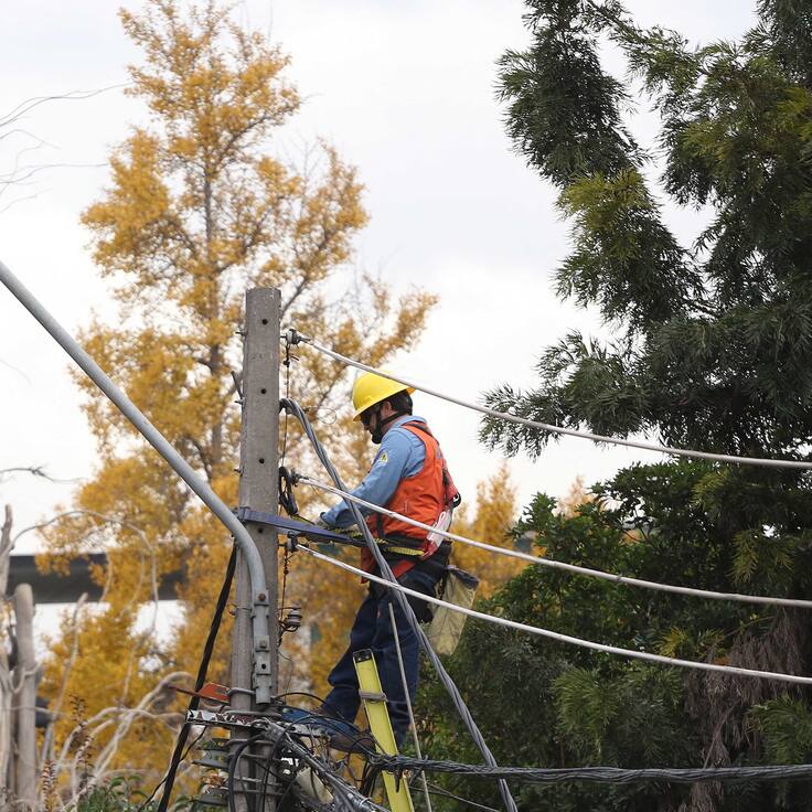 Cortes de luz en Santiago este miércoles 18 de febrero: Enel confirma interrupciones de hasta 7 horas en 5 comunas