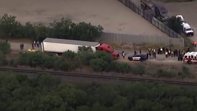 Más de 40 migrantes fueron encontrados muertos al interior de un camión en Texas