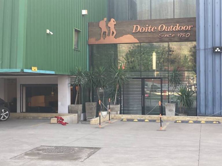 Una decena de sujetos armados realizan violento robo en Quilicura