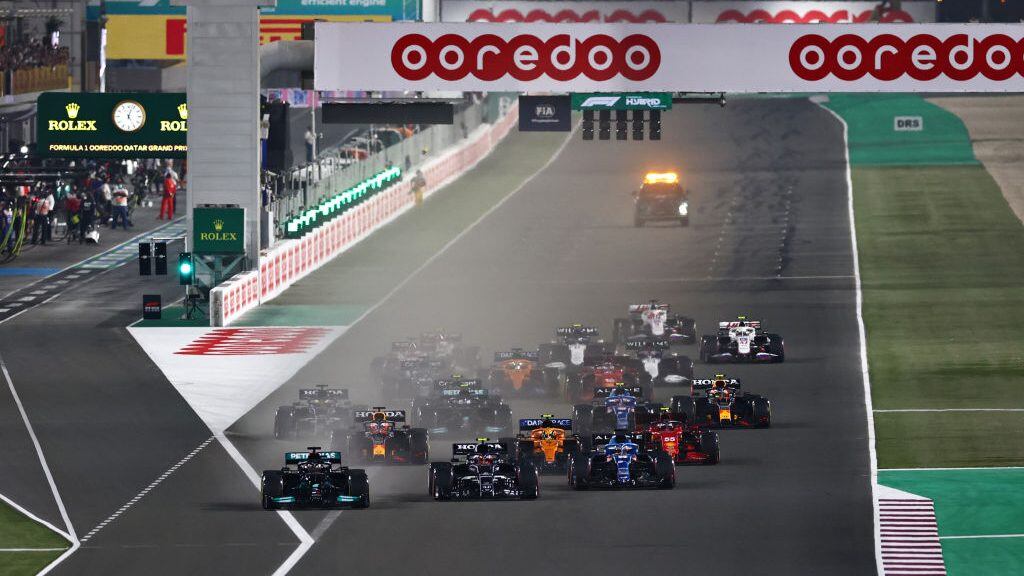 DOHA, QATAR - NOVEMBER 21: Lewis Hamilton of Great Britain driving the (44) Mercedes AMG Petronas F1 Team Mercedes W12 leads Pierre Gasly of France driving the (10) Scuderia AlphaTauri AT02 Honda and the rest of the field into turn one at the start during the F1 Grand Prix of Qatar at Losail International Circuit on November 21, 2021 in Doha, Qatar. (Photo by Mark Thompson/Getty Images)