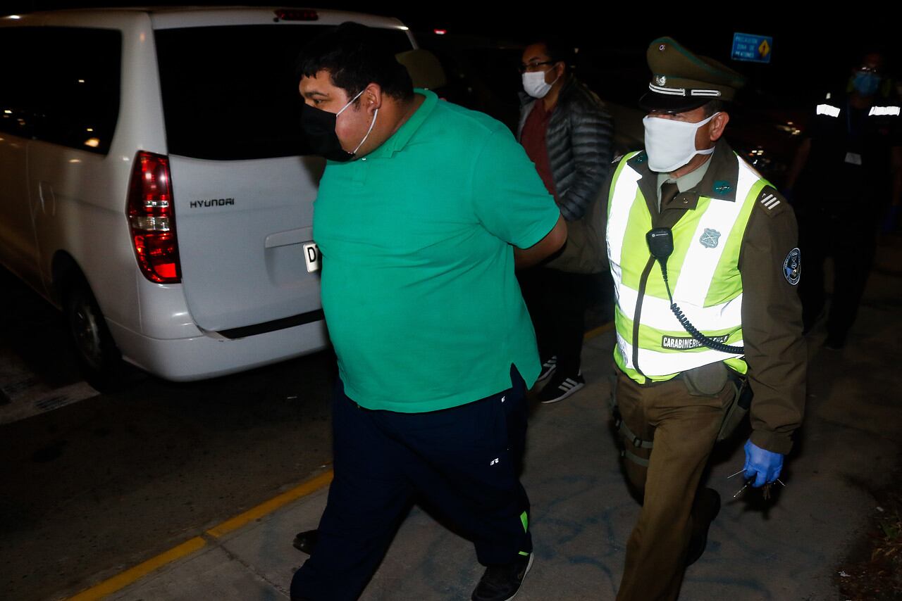 Carabineros durante toque de queda