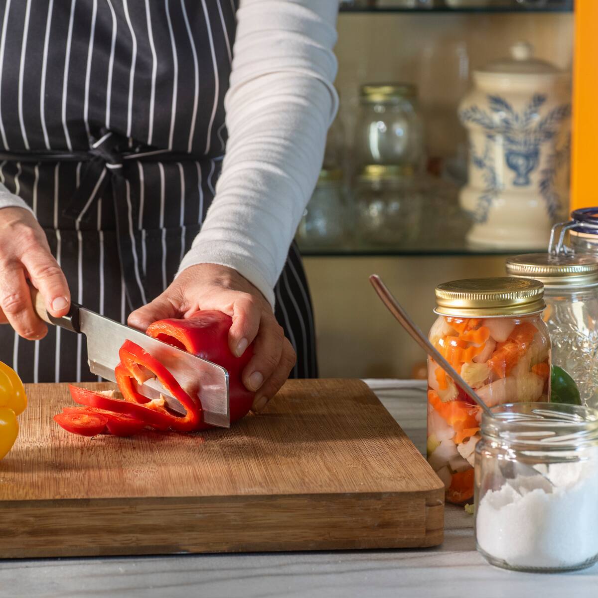 Ni en el refrigerador ni en el mesón de cocina: Así debes conservar el pimentón para que dure más tiempo