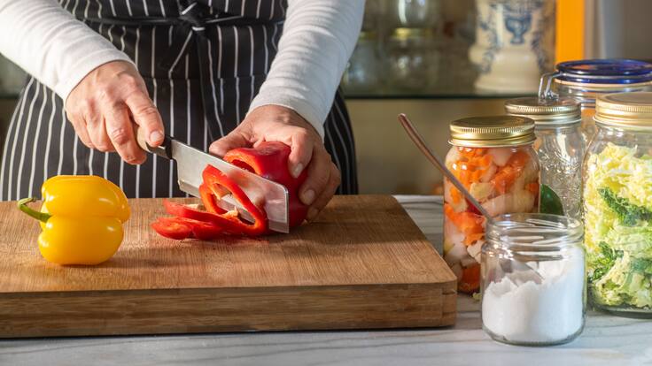Ni en el refrigerador ni en el mesón de cocina: Así debes conservar el pimentón para que dure más tiempo