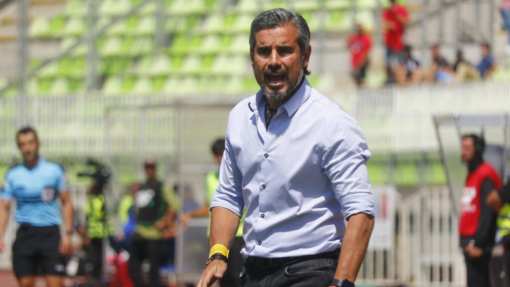 15 DE FEBRERO DE 2020/VALPARAISOEl director tecnico de Santiago Wanderers, Miguel Ramirez, durante el partido valido por la fecha 4 del Campeonato Nacional AFP PlanVital 2020, entre Santiago Wanderers y Universidad de Chile, disputado en el Estadio Bicentenario Elias Figueroa Brander de Valparaiso.
FOTO: LEONARDO RUBILAR CHANDIA/AGENCIAUNO