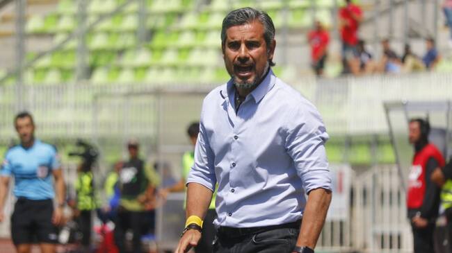 15 DE FEBRERO DE 2020/VALPARAISOEl director tecnico de Santiago Wanderers, Miguel Ramirez, durante el partido valido por la fecha 4 del Campeonato Nacional AFP PlanVital 2020, entre Santiago Wanderers y Universidad de Chile, disputado en el Estadio Bicentenario Elias Figueroa Brander de Valparaiso.
FOTO: LEONARDO RUBILAR CHANDIA/AGENCIAUNO
