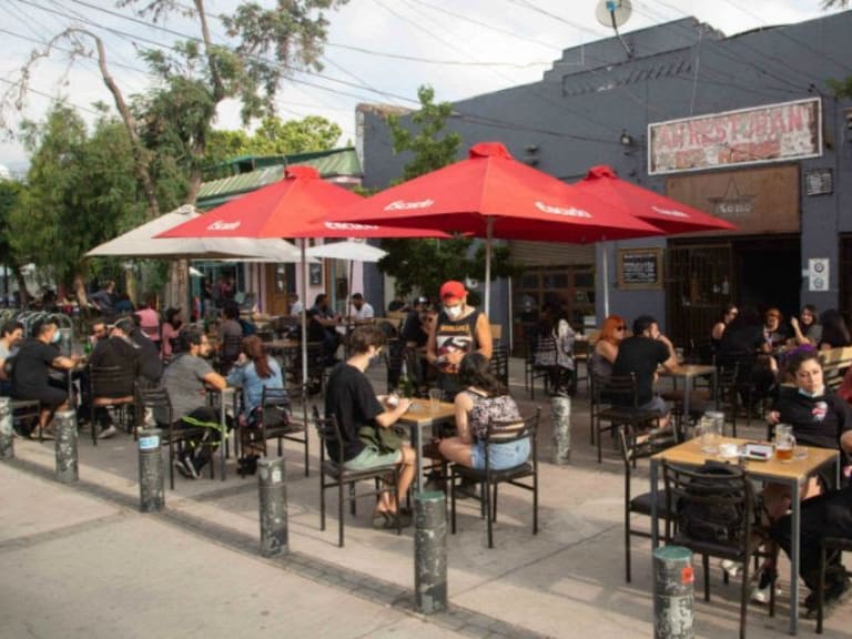 Bar de René celebra su entrada al «Club de los 27» con más de una veintena de presentaciones en vivo